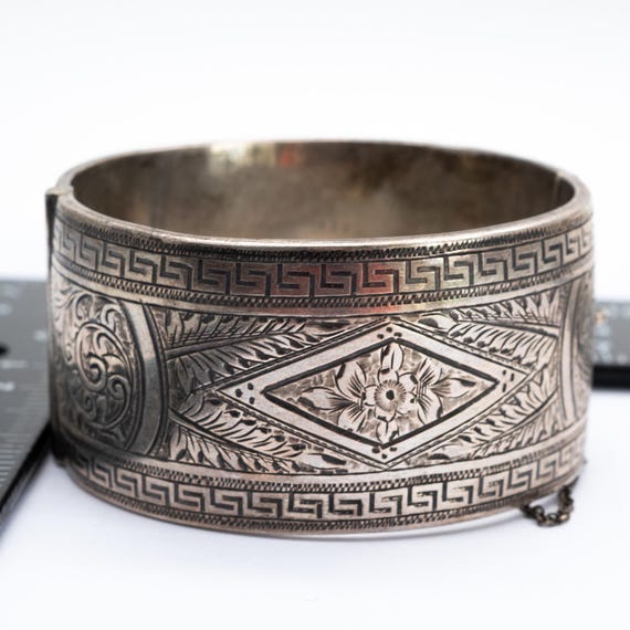 Vintage Retro Silver Bangle