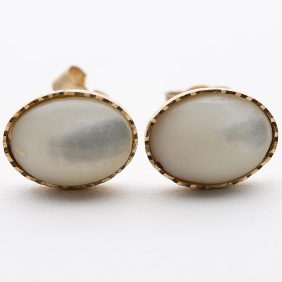 Vintage 9ct Yellow Gold Mother of Pearl Stud Earrings