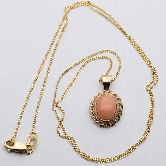 Vintage 9ct Yellow Gold Angel Skin Coral Pendant Necklace