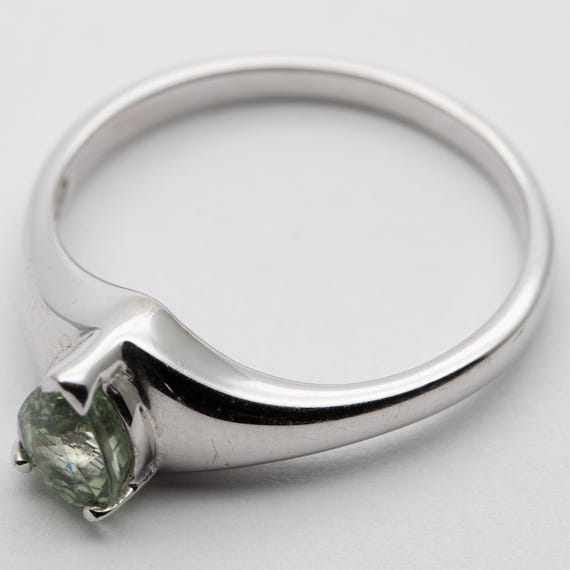 9ct White Gold Green Garnet Tear Drop Ring – Size N