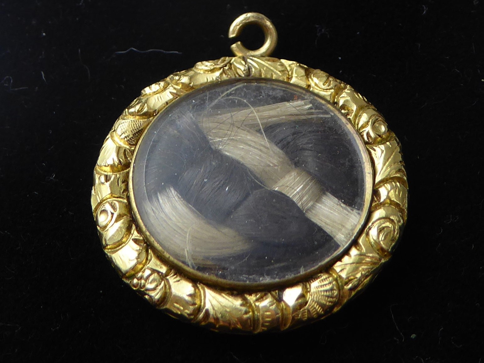 Antique Victorian 15ct Gold Mourning Sentimental Hair Locket