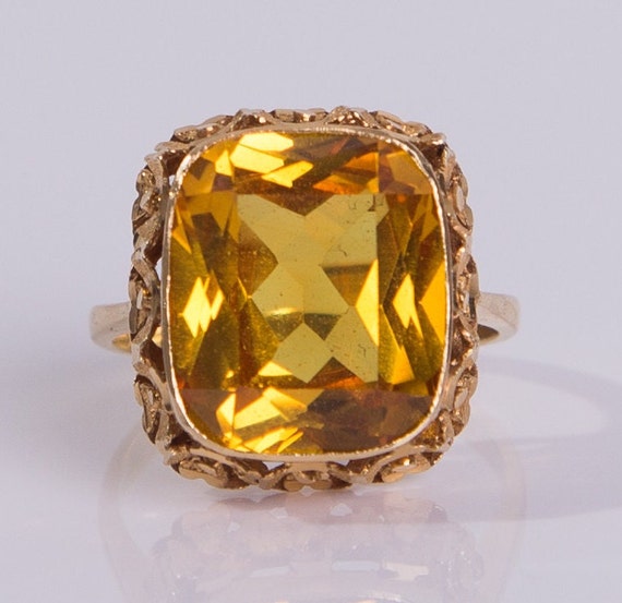 18ct Yellow Sapphire Ring / Yellow Gold / Approx 11ct