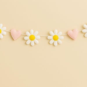 Felt Daisy and Heart Garland -Garland-Flowers garland-Daisy Felt Garland-Spring garland-spring decor-felt decor- nursery gifts for girls