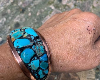 Pulsera rígida Bisbee natural. 3,17 cm de ancho x 0,63 cm de grosor.