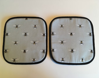 Pair of Rayburn lid covers, mats. Rayburn chefs pads. Sophie Allport light bees..(PROVIDE MEASUREMENTS)