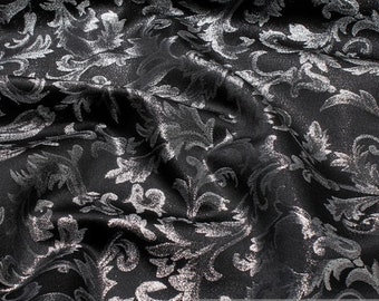 Tissu polyester jacquard ornement noir argent lurex argent brocart baroque 280 cm
