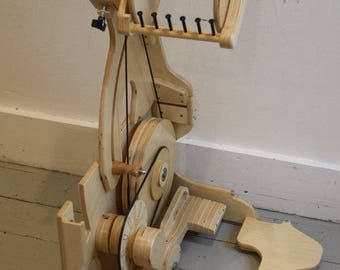 spinolution worker bee spinning wheel