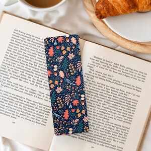 Autumn Nights Leaf Pattern Bookmark | Cute Fall Stationery | Autumnal Pattern | Reading Gift for Book Lover | Bookish Present | Bookworm