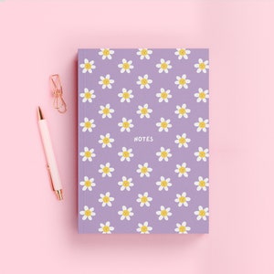 Quaderno personalizzato con copertina rigida Lazy Daisies (A5) / Diario con margherite floreali carine con nome / 120 pagine interne a righe o a quadretti / Copertina personalizzata