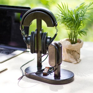 headphone station -wood headphone stand - headphone stand wood - headphone organizer -cool headphone stand-headphone accessory-headset stand