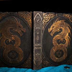 カスタムダンジョンマスタースクリーン 木製RPGスクリーン DMスクリーン マグネット式木製 ダイスタワー付き ミスティックD&D DMスクリーン D&D 5eアクセサリー テーブルトップRPG