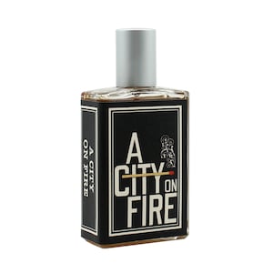 A City on Fire: Elegant, suductive, smoky, luxurious. Cade oil, berries, cardamom. Unisex, 50ml
