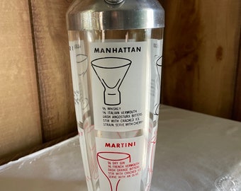 vintage cocktail Shaker with classic drink mixes Design