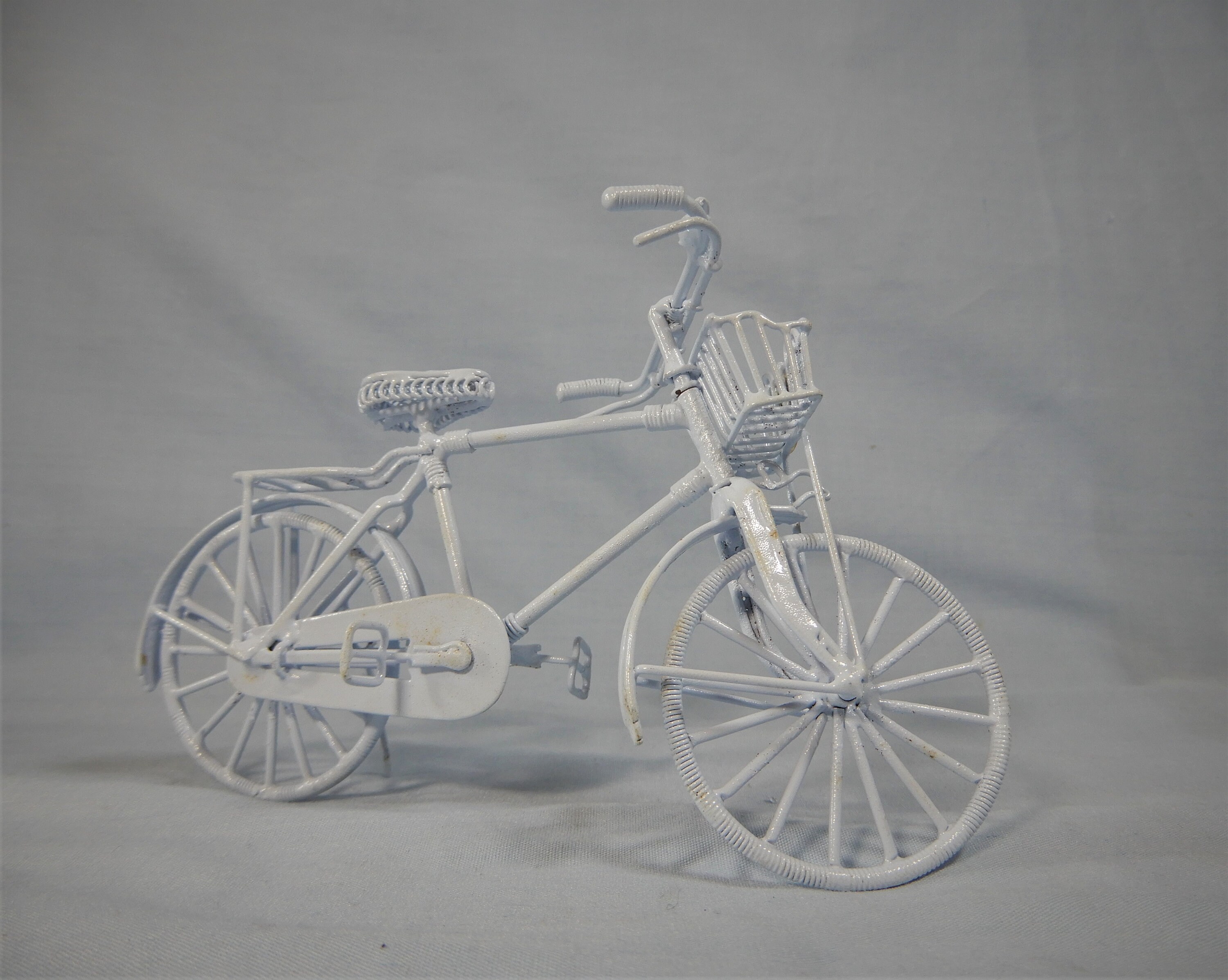 Vélo Miniature À La Main Banque D'Images et Photos Libres De