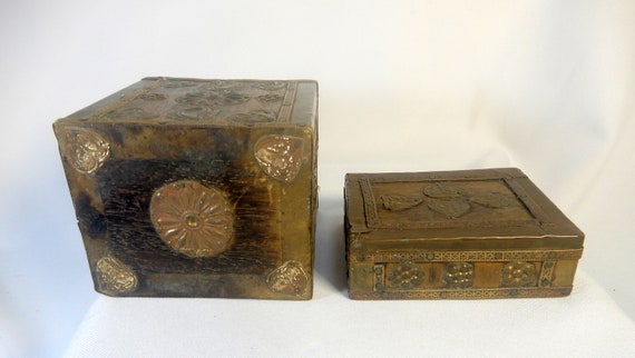 Antique Tibetan wooden box with engraved copper f… - image 8