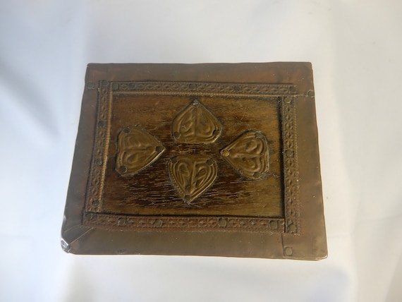Antique Tibetan wooden box with engraved copper f… - image 2