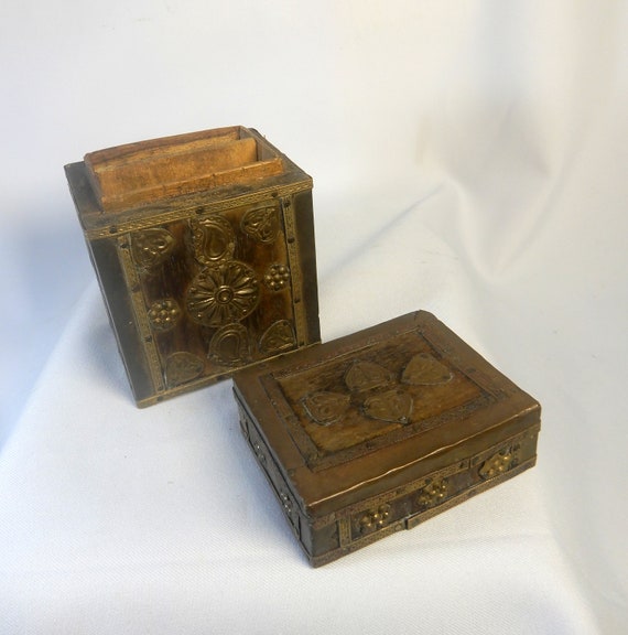 Antique Tibetan wooden box with engraved copper f… - image 5