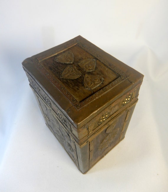 Antique Tibetan wooden box with engraved copper f… - image 3