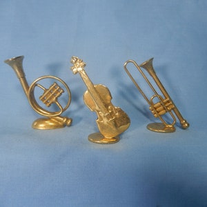 Vintage miniatuur muziekinstrumenten set van 3 hoog 2&quot; ongebruikt uit oude voorraad