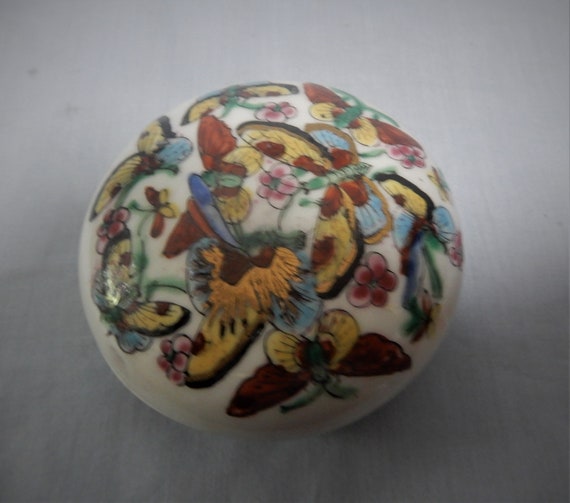 Antique Chinese porcelain jewelry trinket box but… - image 3