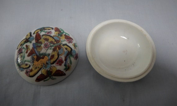 Antique Chinese porcelain jewelry trinket box but… - image 4