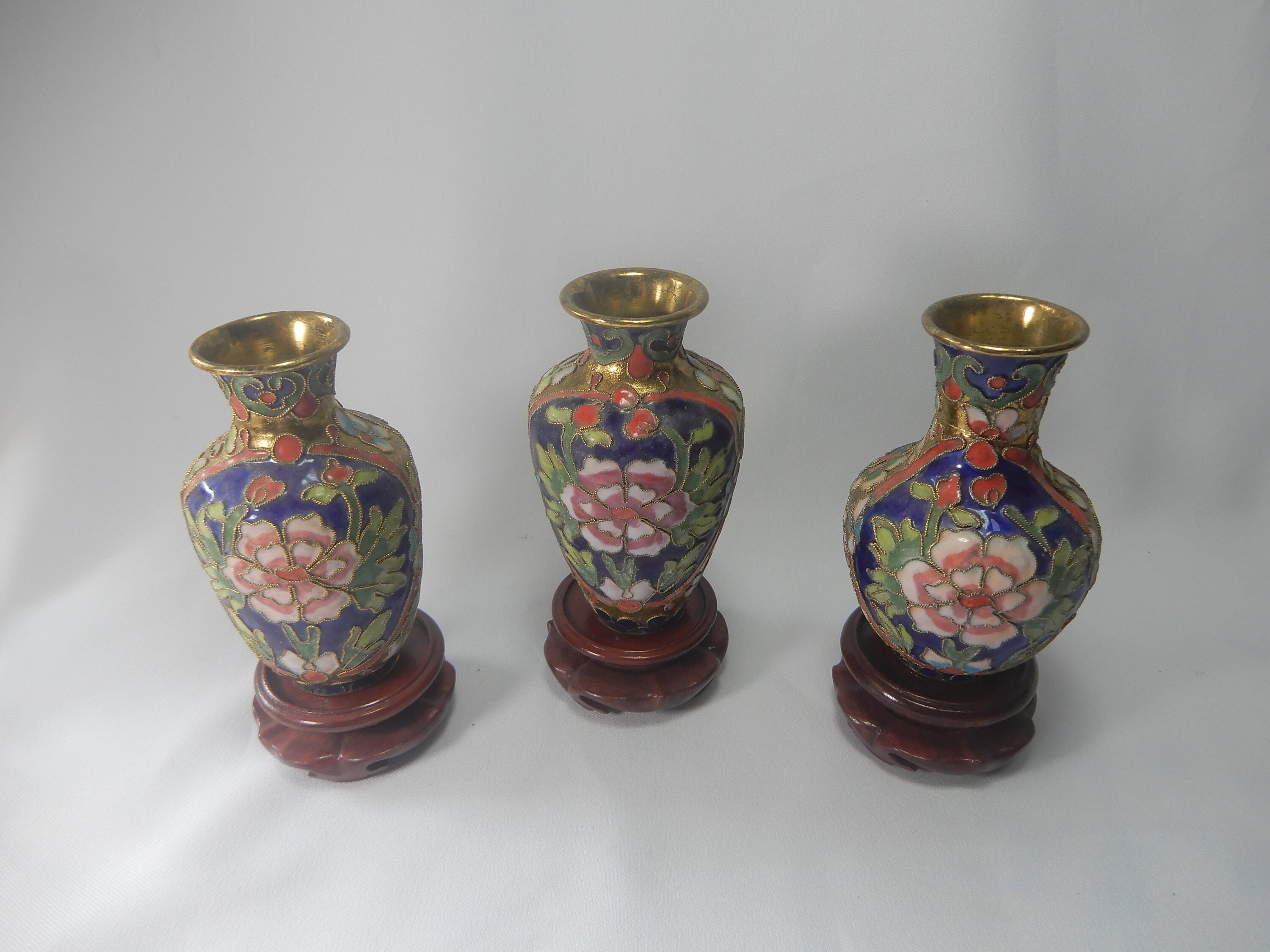 ヴィンテージの中国製ミニチュア七宝焼き花瓶スタンド 3個セット 20