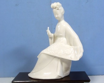 徳化窯 白磁飾文筆筒 現在、この商品の在庫はありません - Etsy