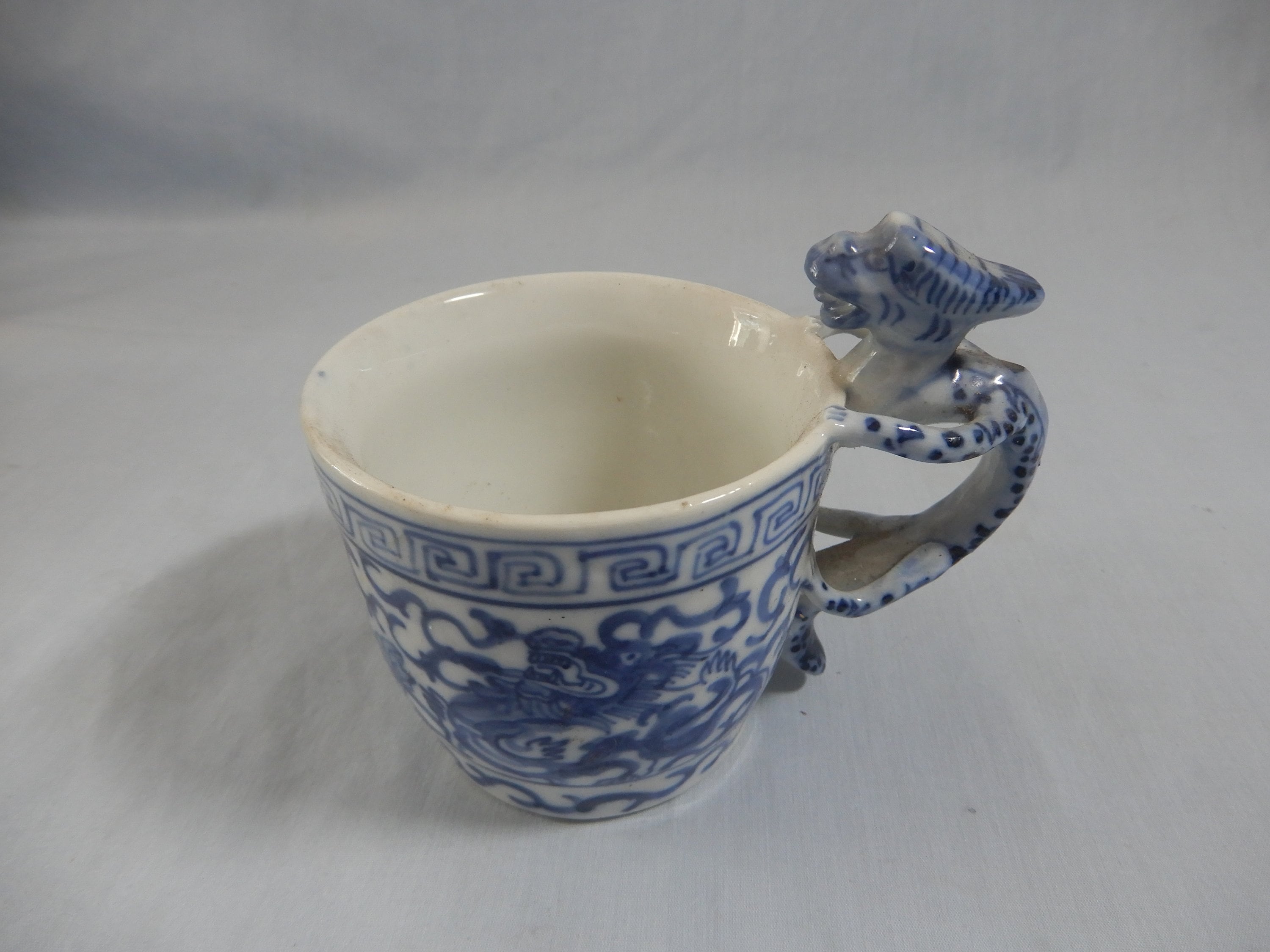 Antique Chinese Chinoiserie Blue White Porcelain Tea Cup Dragon