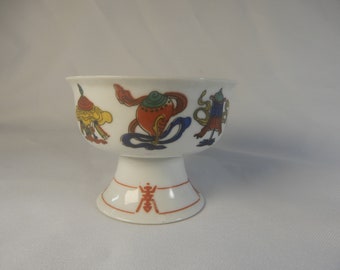 Copa de porcelana tibetana antigua con tallo, circa finales de la dinastía Qing, 1644-1912. Parafernalia budista. HALLAZGO RARO.