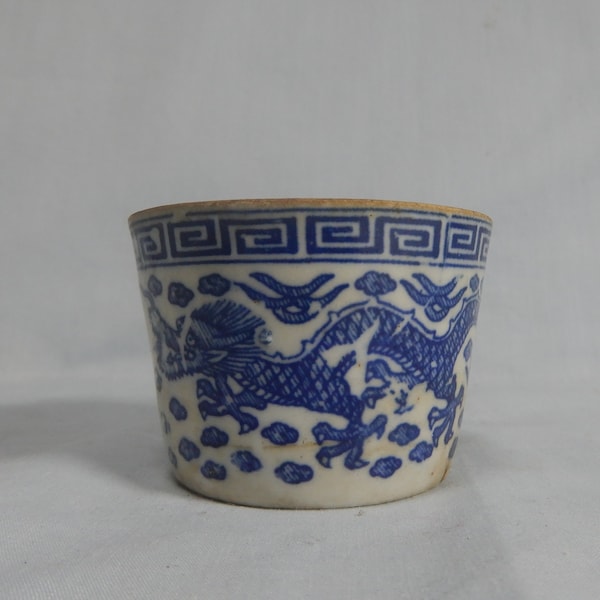 Antique Chinese export blue white porcelain dragon wine tea cup Late Qing Period