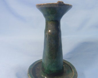 Castiçal antigo chinês de barro com esmalte verde, do final da Dinastia Qing.