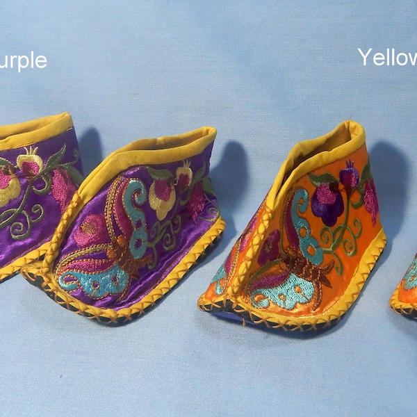 Chinese hand crafted silk embroidery bonded feet shoes seldom seen