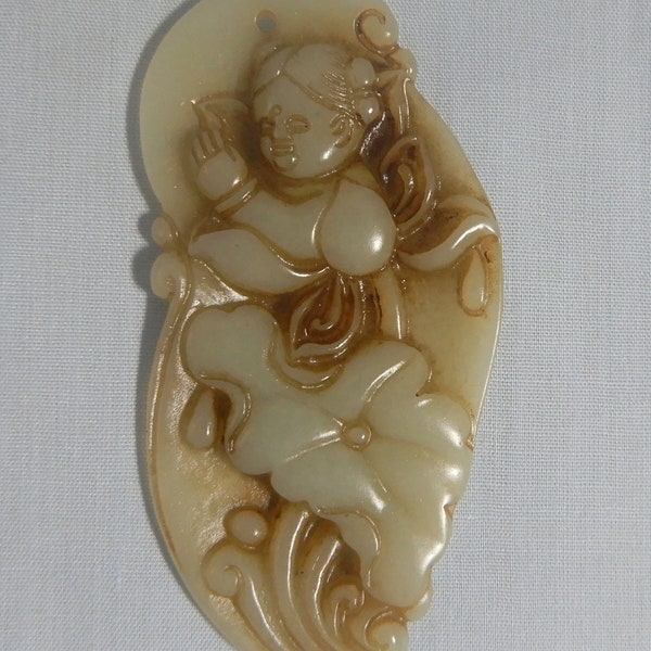 Antique chinois vieux pendentif en jade sculpté à la main ange lotus étang vers le début du 20ème siècle