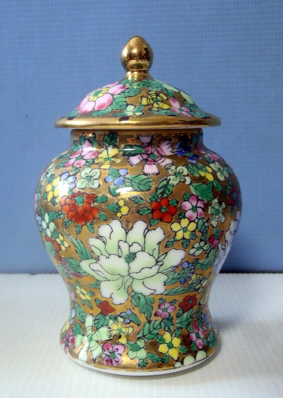 Vintage Chinese Canton export porcelain famille rose ginger jar circa 1950s 
