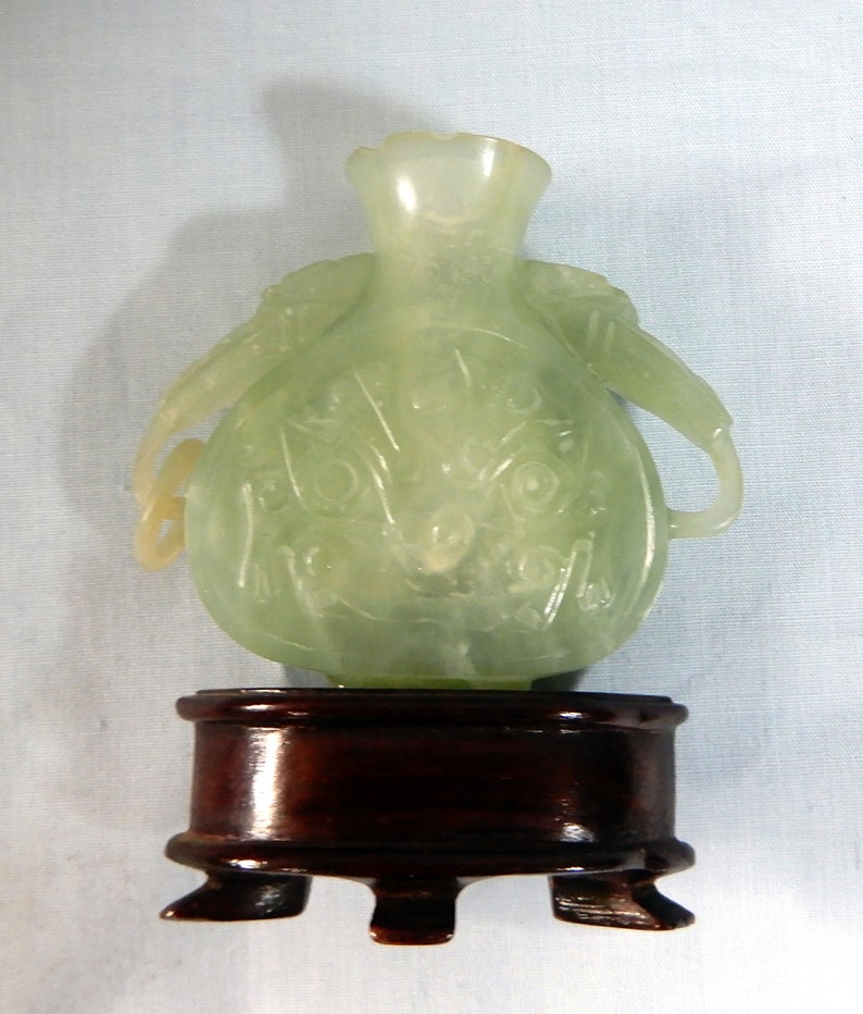 Antique Chinese Xui Jade vase with carving wood stand circa 1950s used image 3