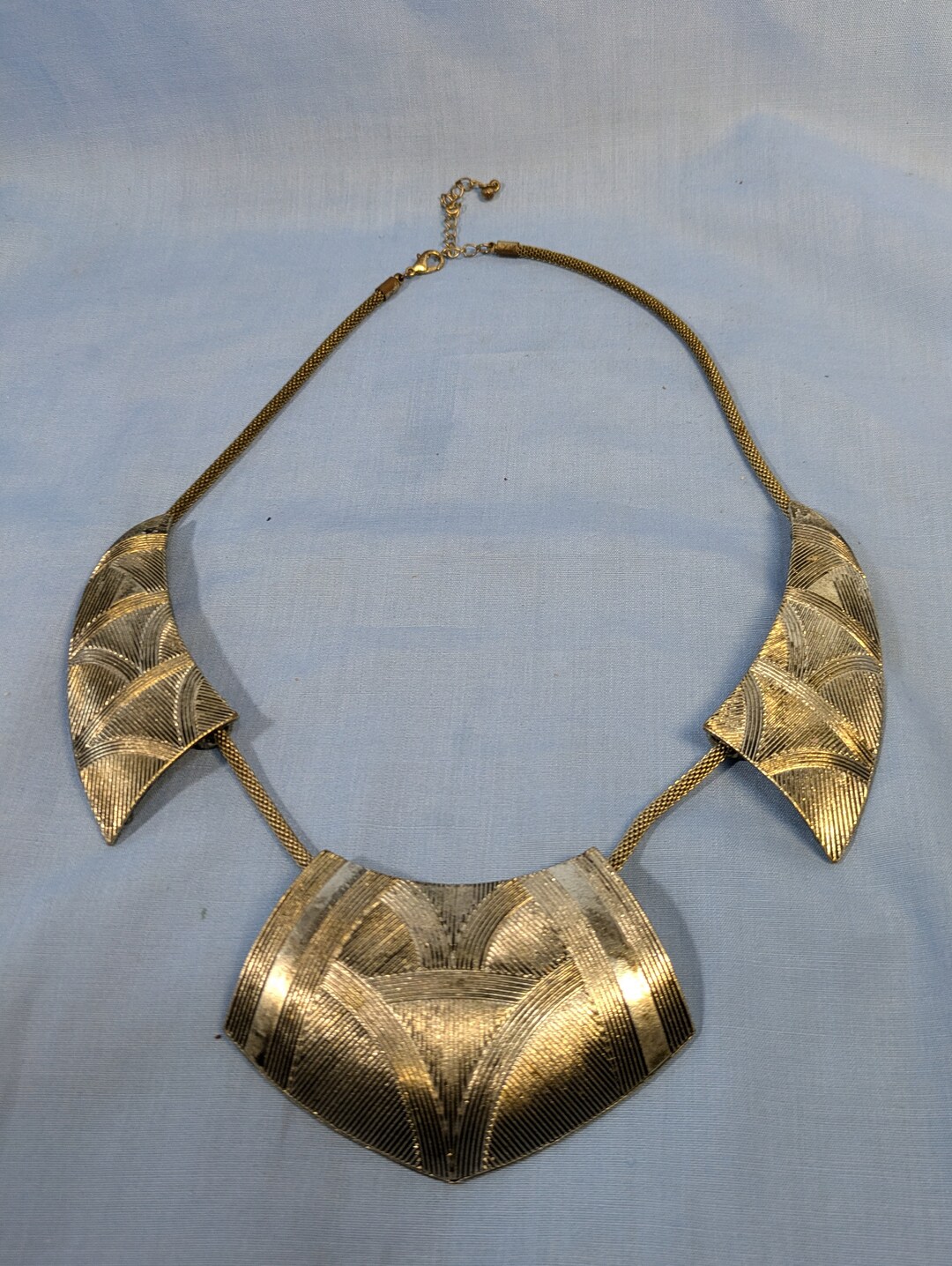 20 世紀中頃に手作りされたヴィンテージの「チベットシルバー」部族の