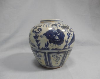 Antique Chinese blue white export porcelain vase age unknown used condition