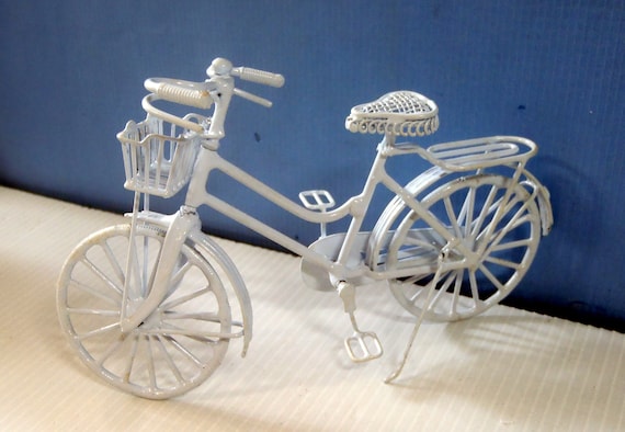 ♥ドイツからやって来たヴィンテージ　車輪付　テリア♥ ヴィンテージの手作りミニチュア金属ワイヤー自転車、新品在庫品