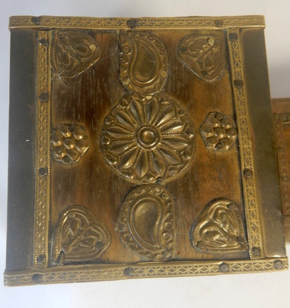 Antique Tibetan wooden box with engraved copper f… - image 9