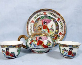 Ancien ensemble de 4 tasses de théière médaillon Canton famille rose, plateau vers le milieu du 20e siècle, collection de chinoiseries inutilisées à la retraite