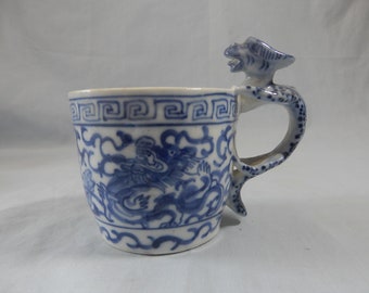 Antique Chinese Chinoiserie Blue White Porcelain Tea Cup Dragon