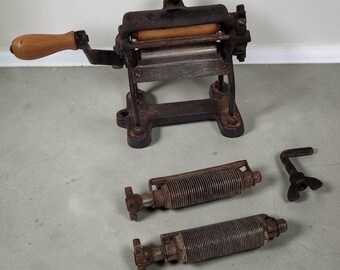 Antique Vitantonio Pasta Maker – Vintage Italian Kitchen Tool