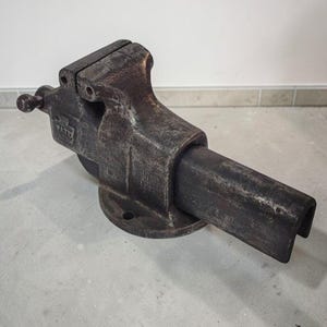 Vintage Heavy Duty Blacksmith Bench Vise – 4 Inch Jaws Commercial Workshop Vise