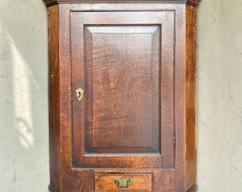 Antique Georgian Hanging Corner Cupboard – Quarter Sawn Oak with Dovetailed Drawer