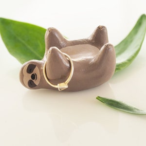 Sloth ring holder - Clay sloth ornament - Sloth figurine - Sloth jewelry organizer - Sloth art - Sloth gifts - Gift for her -Valentines gift