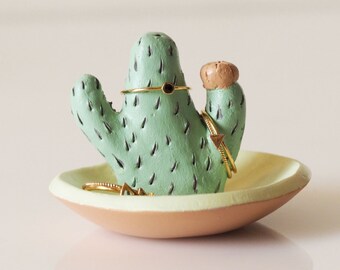 Cactus ring holder with jewelry dish - Cactus ring dish - Cacti jewelry holder - Cactus art - Ceramic cactus jewelry storage - Ring tree