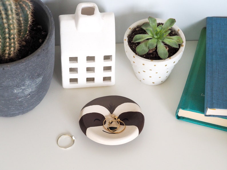 Ring dish Sloth ornament Sloth ring holder Sloth jewelry dish Sloth gift Sloth art -Sloth jewelry holder -Animal art Sloth decor
