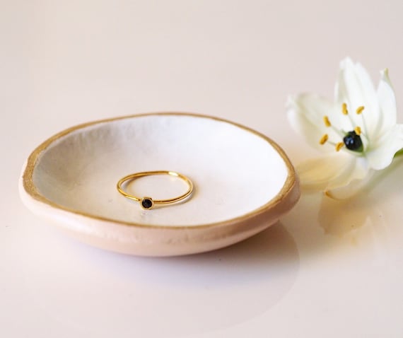 Minimalist ring holder discount