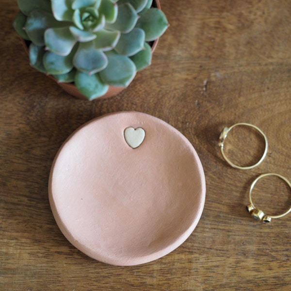 Clay ring dish - Rose gold wedding ring holder - Rose gold ring dish with heart pattern - Clay jewelry holder - Sweet Valentines day gift