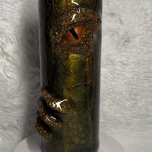 Vaso con forma de dinosaurio o dragón en 3D